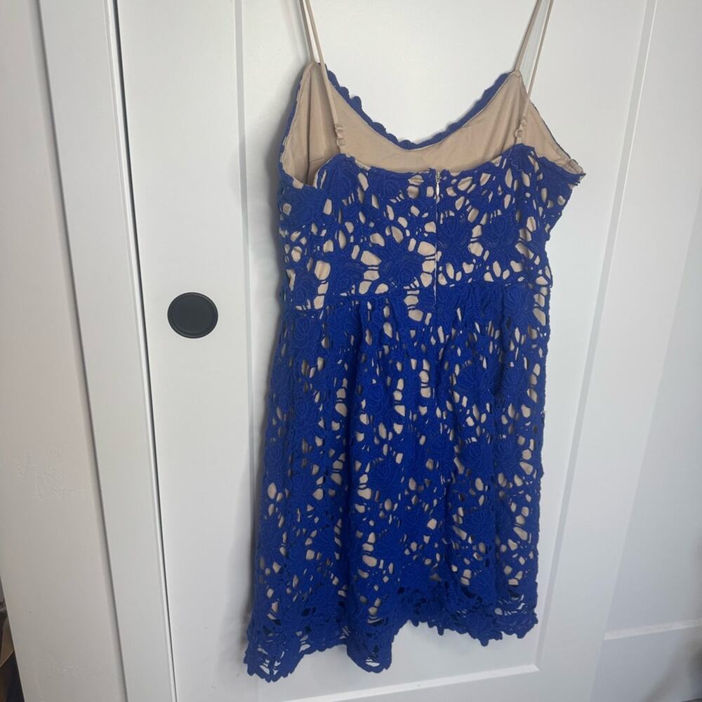 Alexis Admor Blue Crochet Lace Cocktail Dress Knee Length Size Large - Picture 4 of 5